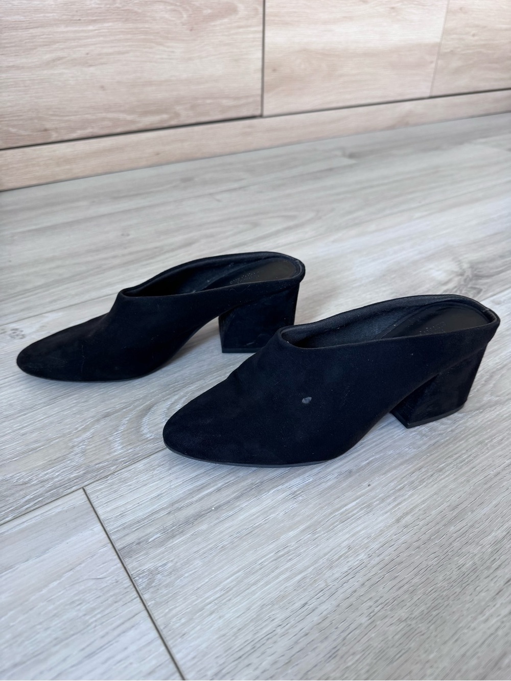 Urban Outfitters Women’s Black FauxSuede Block Heel Mule